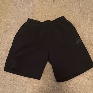 Adidas black men’s medium cloth shorts
